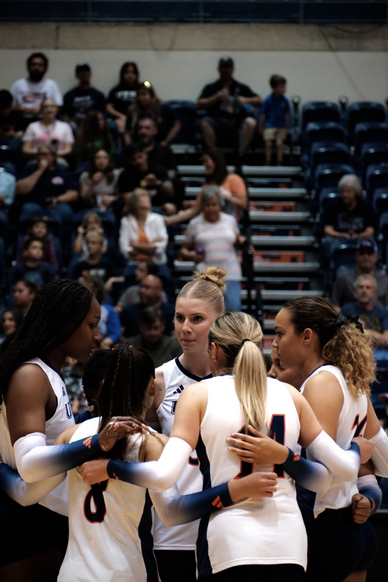 UTSA's volleyball team